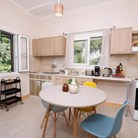 Iris Apartament Glifada