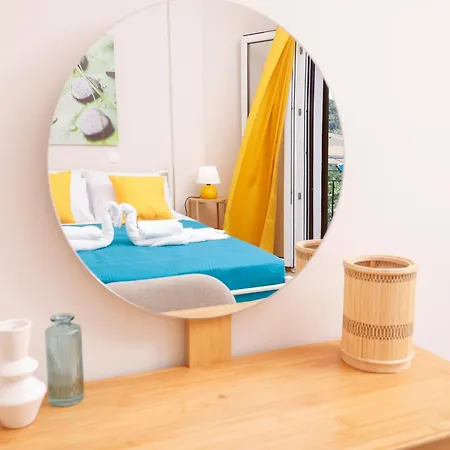 Iris Apartment *