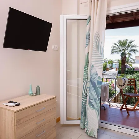Iris Apartment *