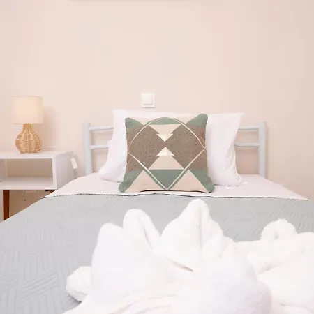 Iris Apartment *